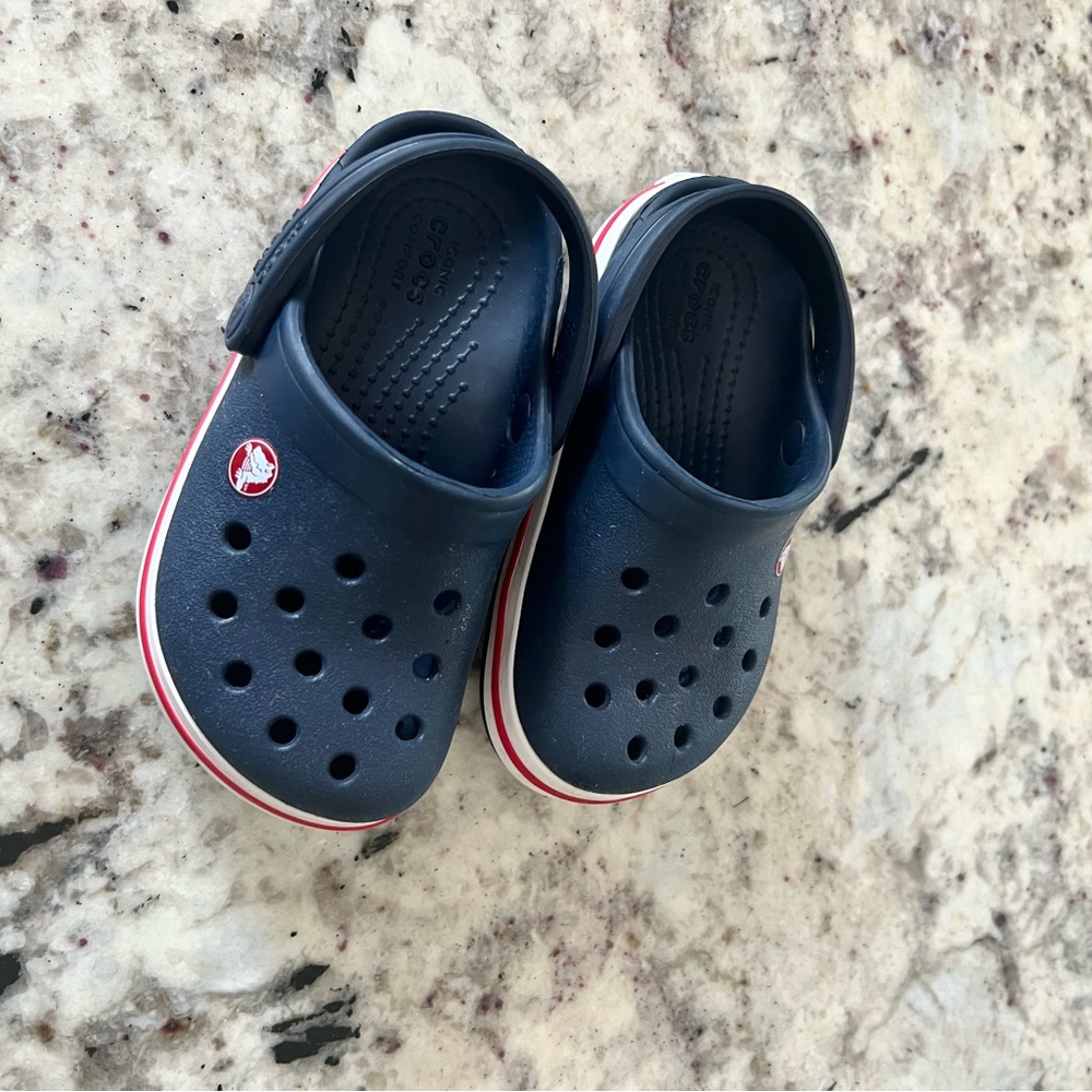 SOLD !!!!!!Crocs 7 toddler